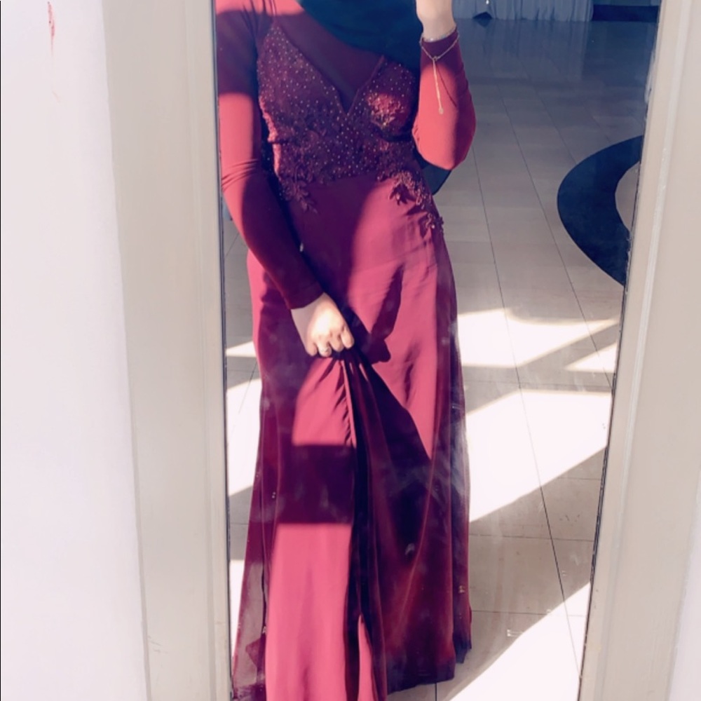 A long no sleeve dress used one hour only